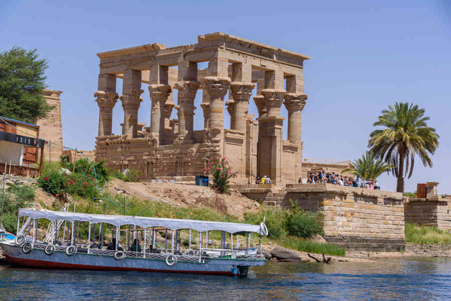 Egipto 204 - Aswan - Templo de Philae - Quiosco de Trajano.jpg